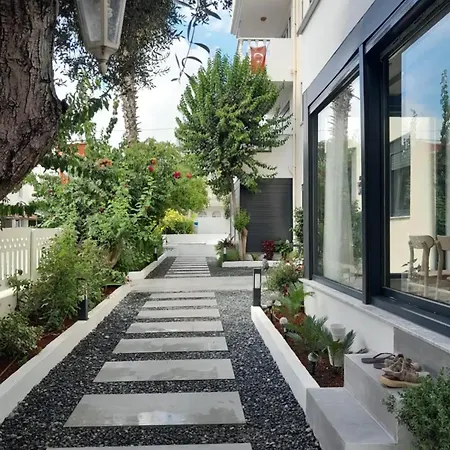 Leos Apart2 Apartment Side