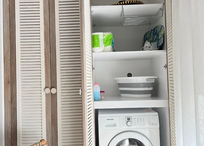 Leos Apart2 * סייד