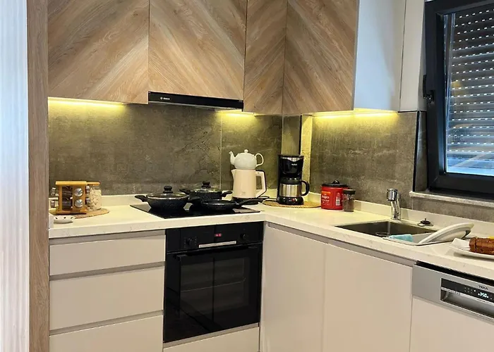 Leos Apart2 * Σιντέ